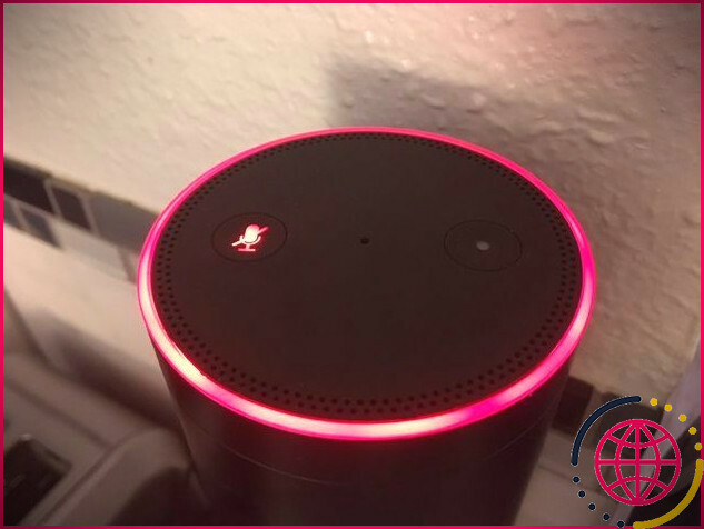 Anneau lumineux rouge sur l'appareil Amazon Echo