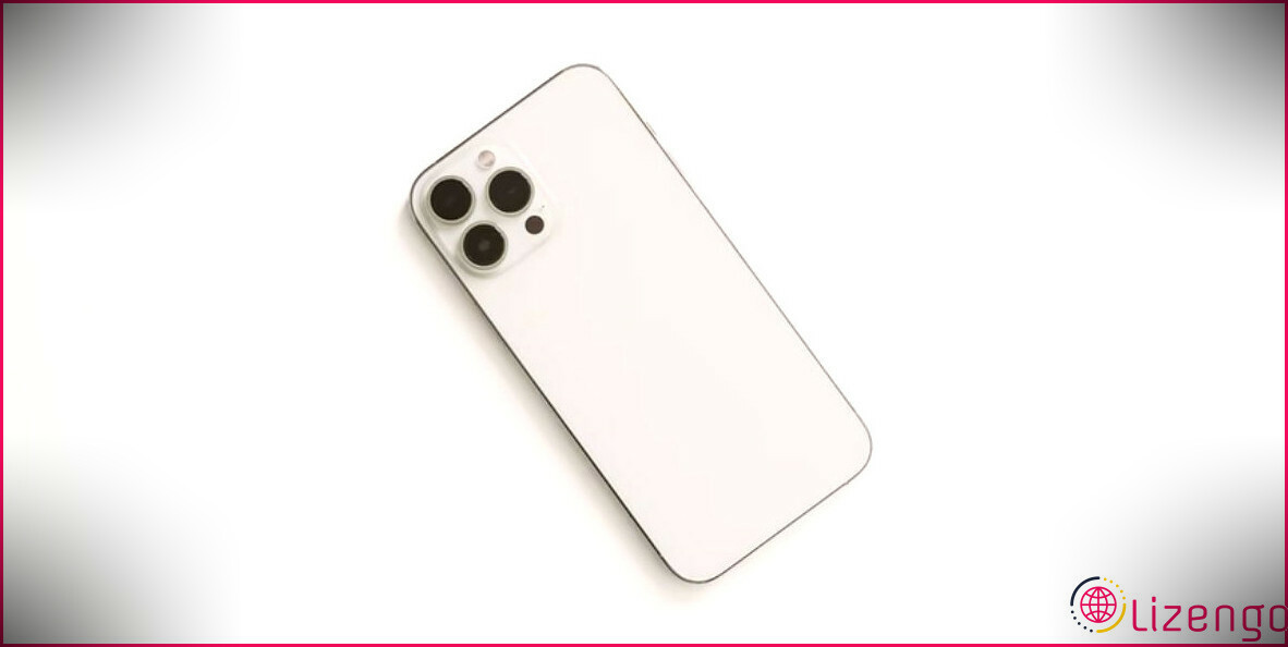 iphone 13 pro argent sur surface blanche