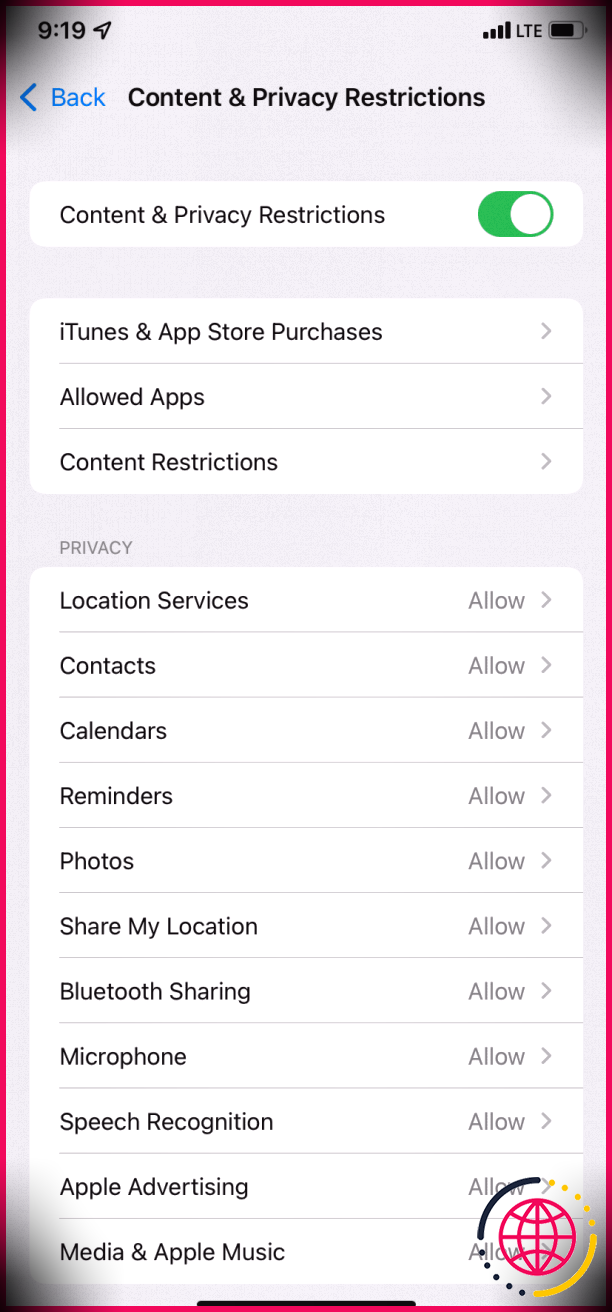 Appuyez sur Applications autorisées dans les restrictions iPhone