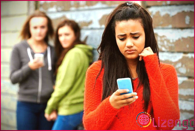 Teenage Girl victime d'intimidation par SMS