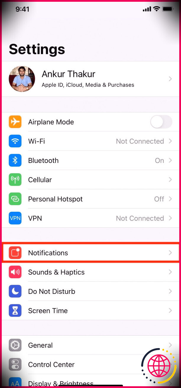 Appuyez sur Notifications dans l'application Paramètres iPhone