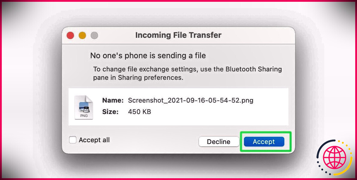 Fenêtre de transfert de fichiers entrants Mac avec accepter en surbrillance. 