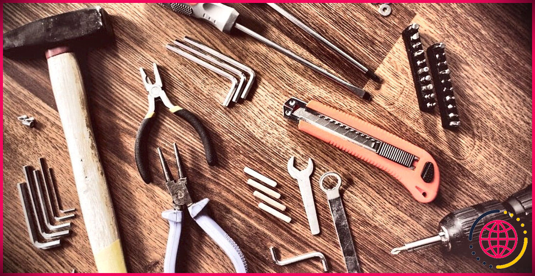 outils posés sur table
