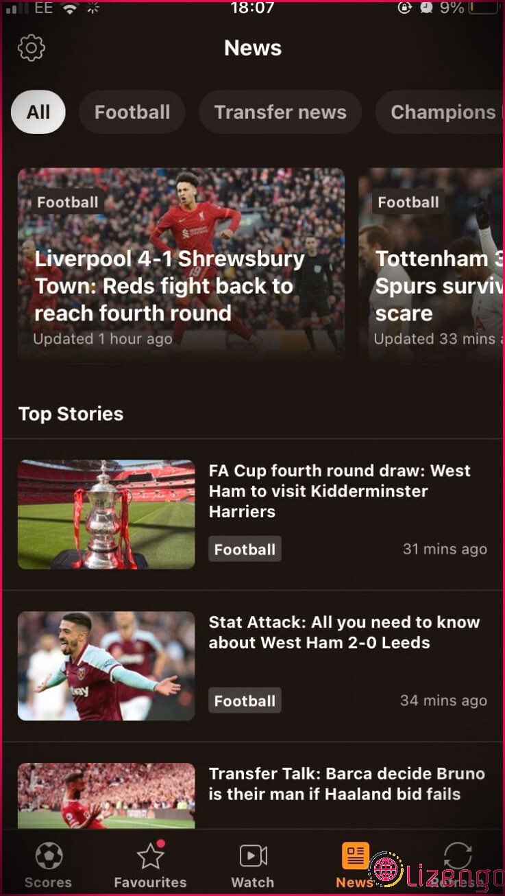 Un flux d'actualités de football sur l'application iOS LiveScore: Sports Scores.