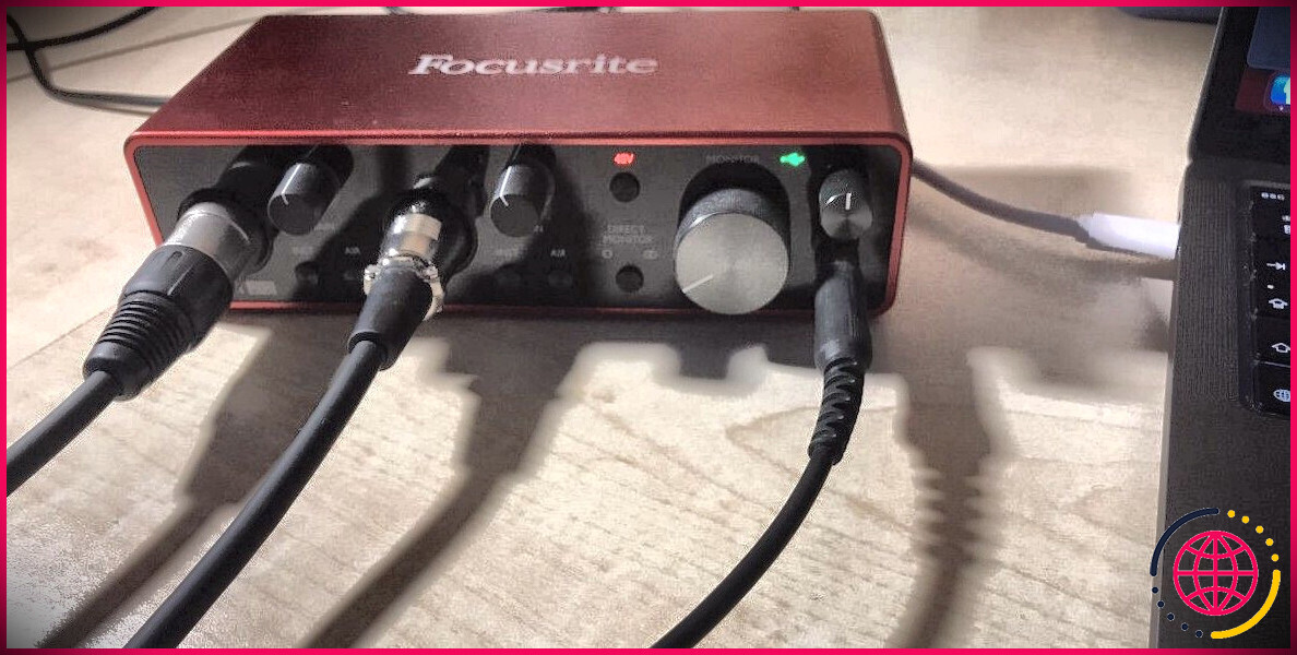 connecter une interface audio (Focusrite Scarlett 2i2) à GarageBand