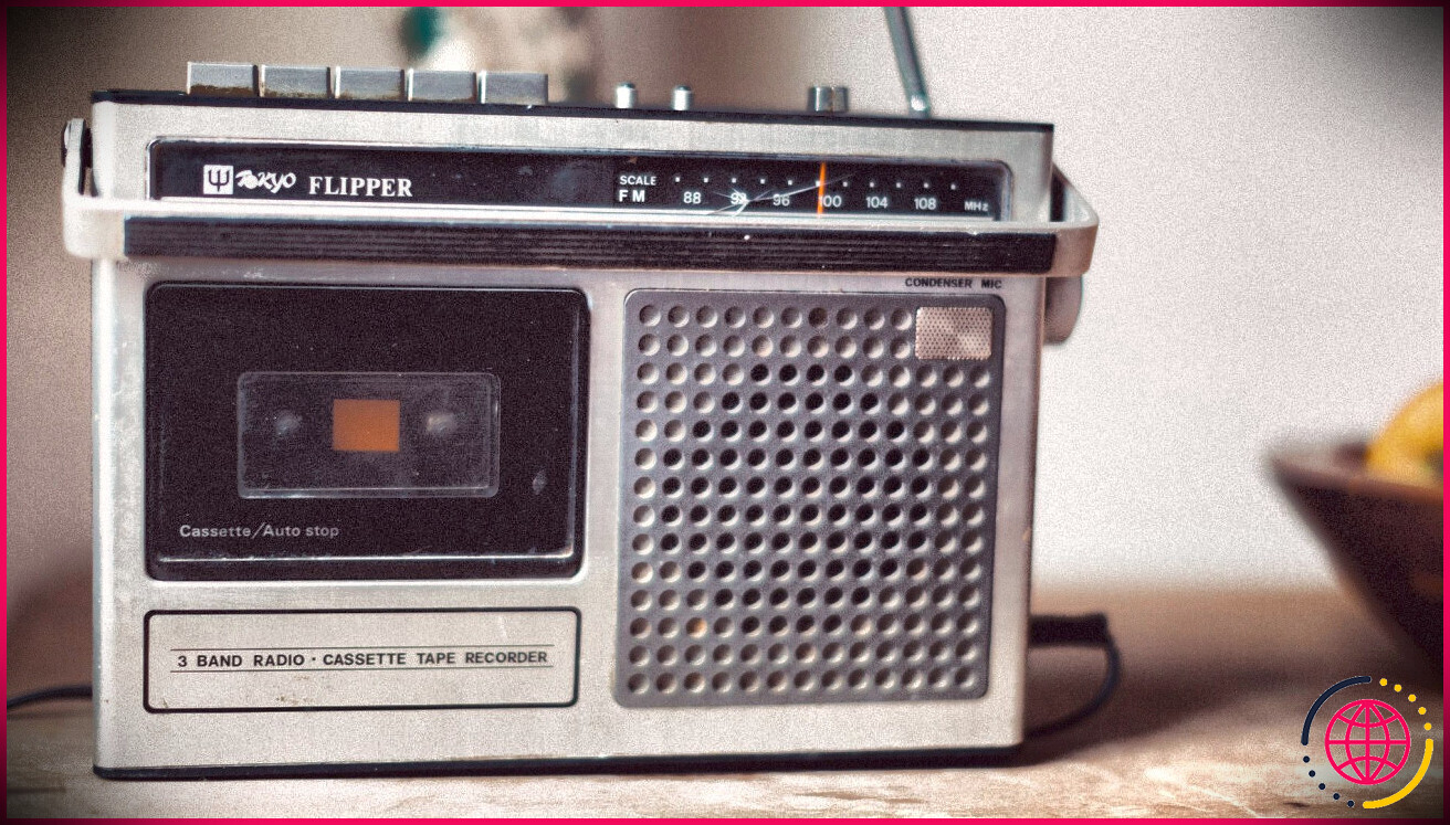 vieille radio des années 80 