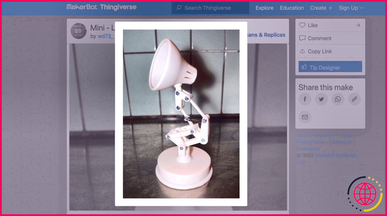 Une capture d'écran montrant une photo d'une lampe imprimée en 3D qui ressemble au personnage de la lampe Pixar