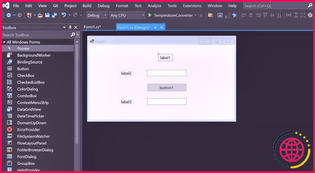 Visual Studio Canvas avec trois étiquettes, deux zones de texte et un bouton