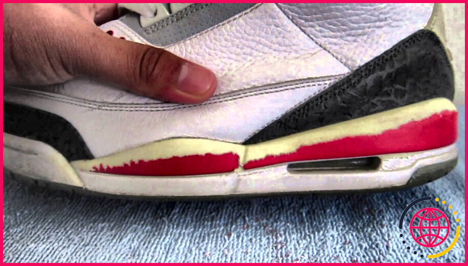 Comment empêcher la peinture de s'écailler sur les chaussures ?
