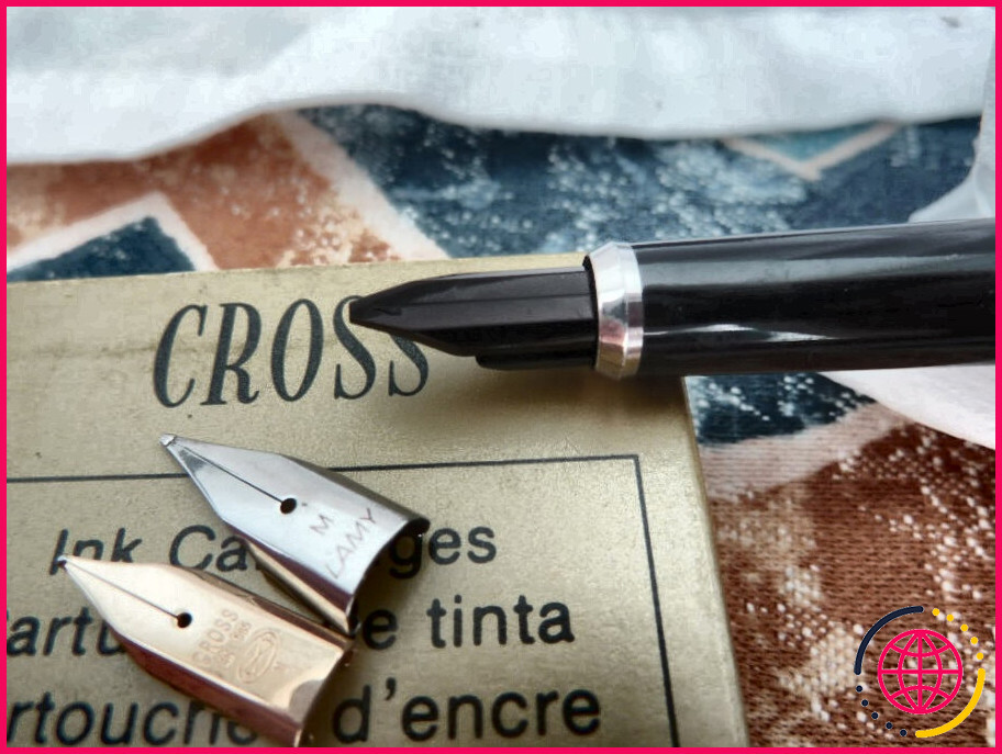 Comment nettoie-t-on un stylo plume cross ?

