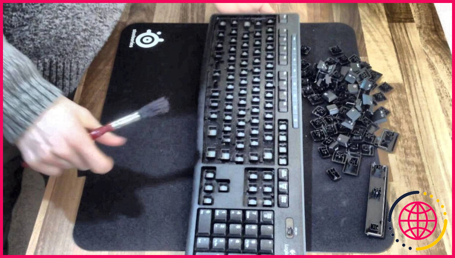 Comment nettoyer du café sur un clavier ?

