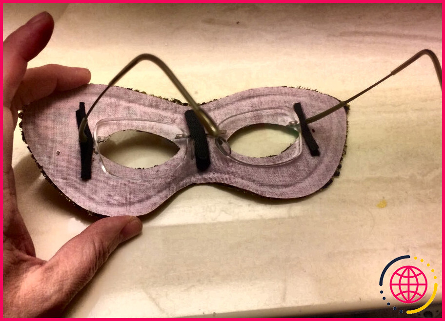 Peut-on porter un masque de mascarade avec des lunettes ?

