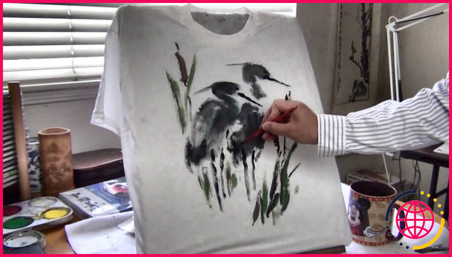 Puis-je peindre un tee-shirt avec de la peinture acrylique ?
