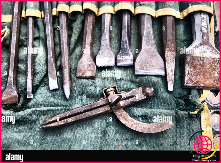 Quels outils les tailleurs de pierre médiévaux utilisaient-ils ?
