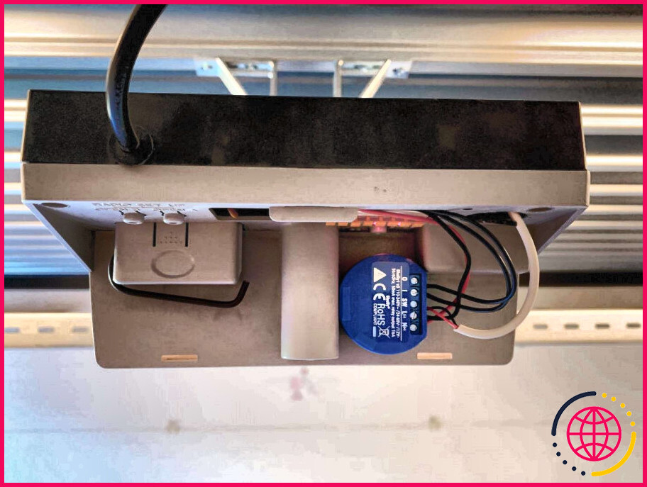 Quel type de fil est utilisé pour les capteurs de porte de garage ?
