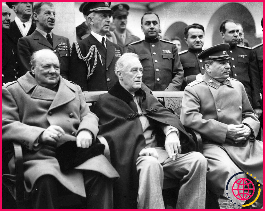 Quelles étaient les puissances de l'axe et les puissances alliées pendant la seconde guerre mondiale ?
