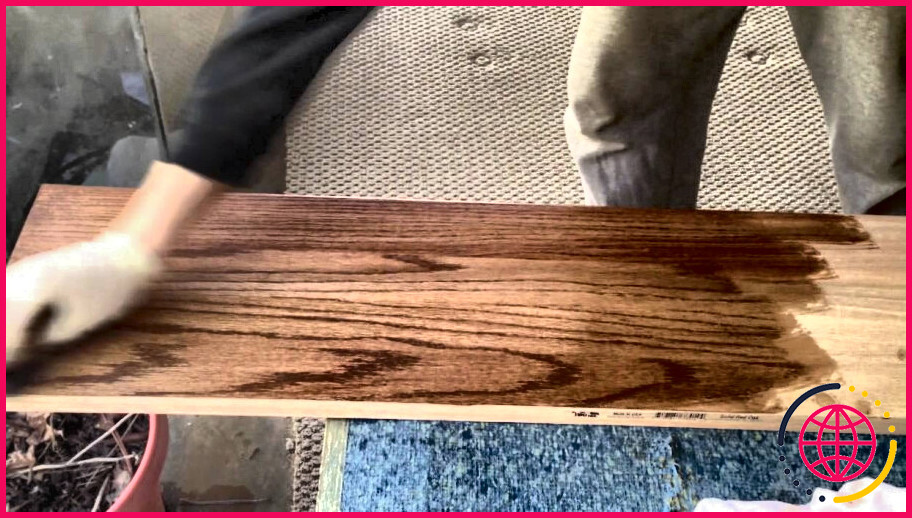 Comment sceller des marches d'escalier en bois ?
