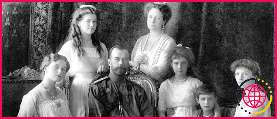 Pourquoi la famille Romanov a-t-elle été tuée ?